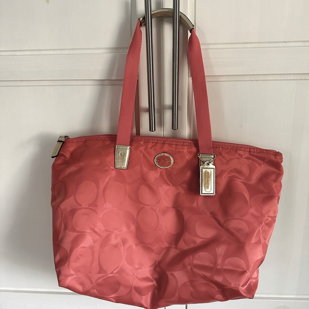 Coach salmon C tote
